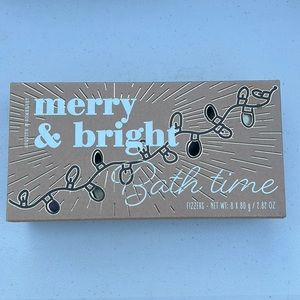 Brand New Merry & Bright Bath Time Fizzers